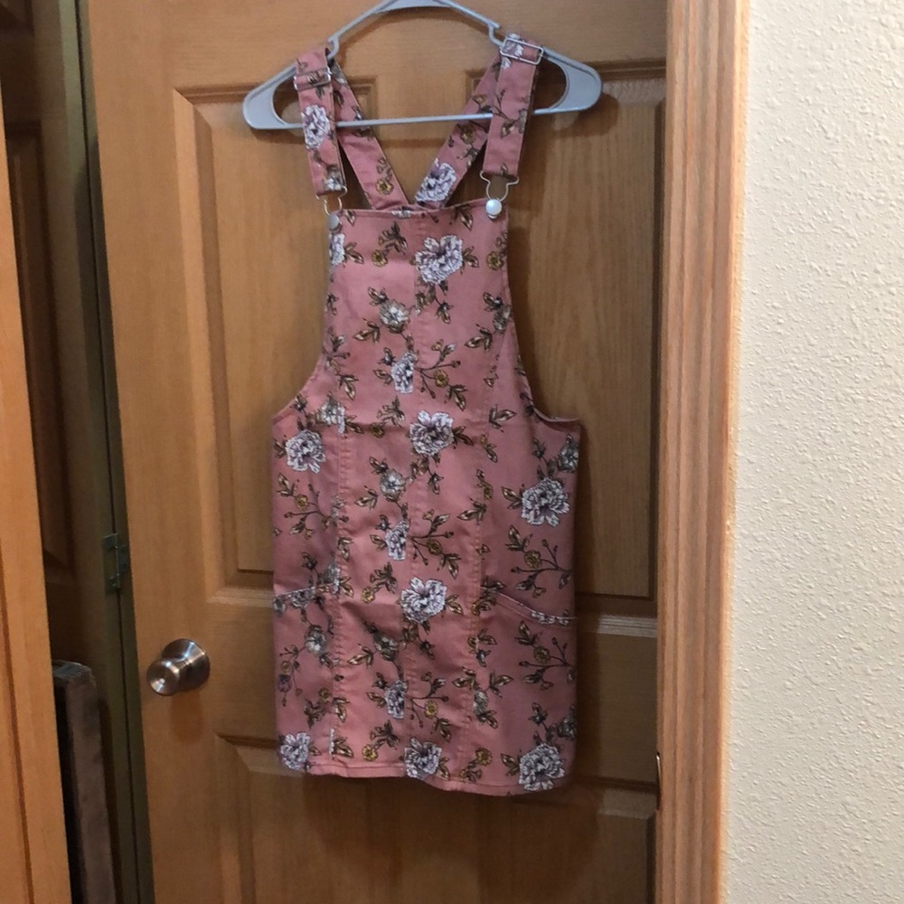 Cute bib overall skirt